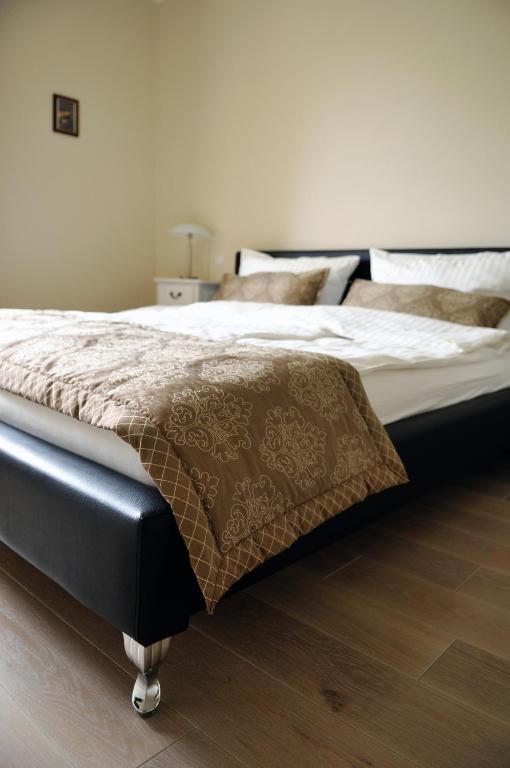 Karolingerhof Hotel Krov Ngoại thất bức ảnh