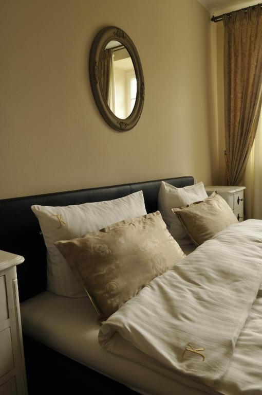 Karolingerhof Hotel Krov Ngoại thất bức ảnh